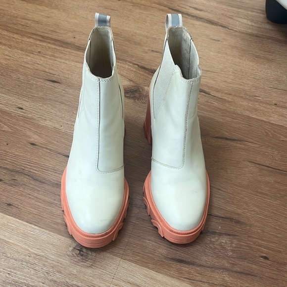 Sorel Chelsea pull on waterproof leather/rubber ankle boots, size 8 1/2 - Picture 2 of 6